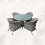 freepik__un-comedor-en-la-terraza-interior-de-una-gran-casa__93178