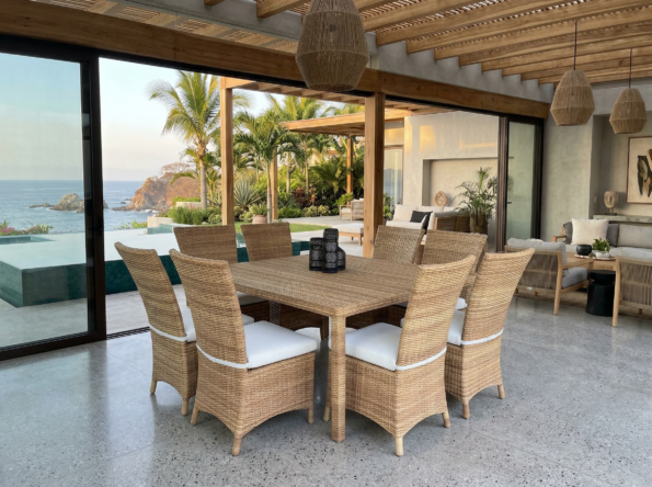 freepik__genera-una-imagen-hiperrealista-de-un-comedor-con-__78166