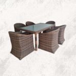 freepik__genera-una-imagen-hiperrealista-de-una-mesa-de-com__69879