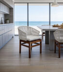 freepik__una-silla-en-el-comedor-de-una-gran-casa-moderna-d__54895