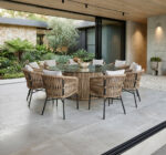 freepik__genera-una-imagen-hiperrealista-de-una-mesa-de-com__84869