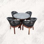 freepik__genera-una-imagen-hiperrealista-de-una-mesa-de-com__84855