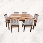 freepik__genera-una-imagen-hiperrealista-de-una-mesa-de-com__10272