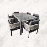 freepik__genera-una-imagen-hiperrealista-de-una-mesa-de-com__84841