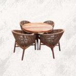 freepik__genera-una-imagen-hiperrealista-de-una-mesa-de-com__84847