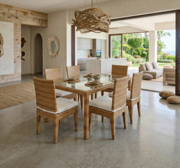 freepik__genera-una-imagen-hiperrealista-de-una-mesa-de-com__84846