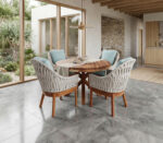 freepik__genera-una-imagen-hiperrealista-de-una-mesa-de-com__84851