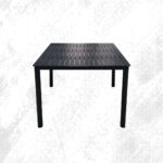 freepik__genera-una-imagen-hiperrealista-de-una-mesa-de-com__48092