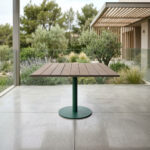 freepik__genera-una-imagen-hiperrealista-de-una-mesa-de-com__48090