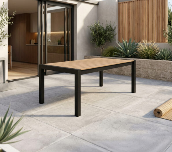 freepik__genera-una-imagen-hiperrealista-de-una-mesa-de-com__48096