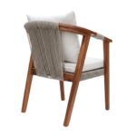 freepik__genera-una-imagen-hiperrealista-de-una-silla-en-pe__76949