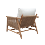 freepik__genera-una-imagen-hiperrealista-de-un-sillon-en-un__11639