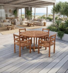 freepik__genera-una-imagen-hiperrealista-de-una-silla-en-pe__80331