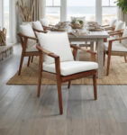 freepik__genera-una-imagen-hiperrealista-de-una-silla-en-un__406611