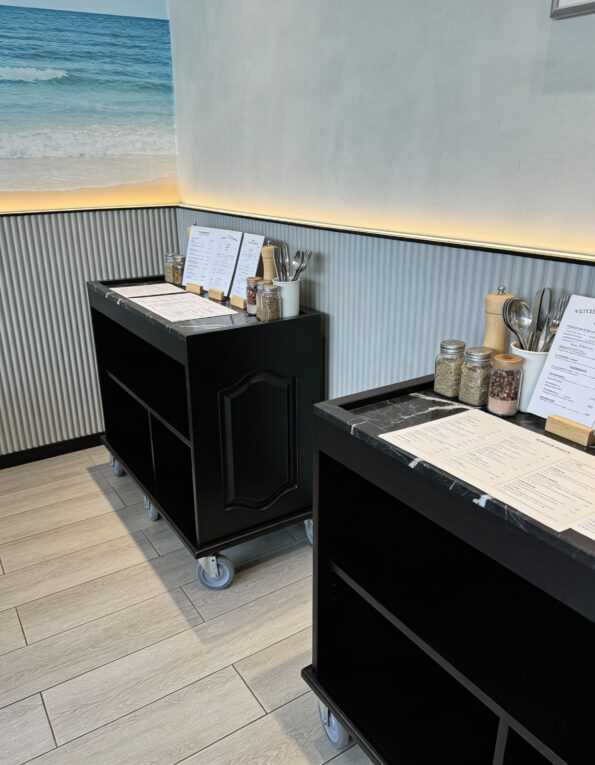 freepik__genera-una-imagen-junto-a-muro-en-restaurante-cost__73514