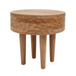 freepik__mesa-auxiliar-redonda-de-madera-clara-junto-a-sof-__70026