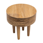 freepik__mesa-auxiliar-redonda-de-madera-clara-junto-a-sof-__70026