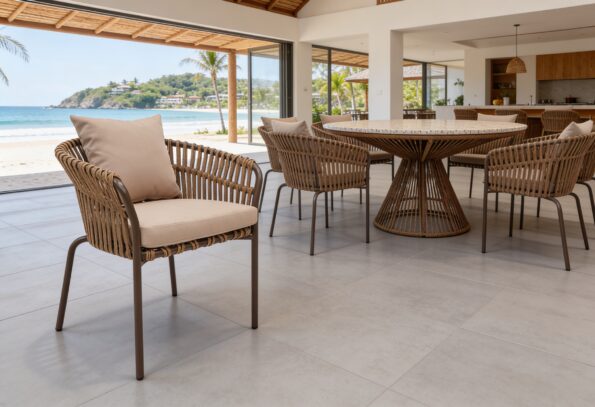 freepik__genera-una-imagen-hiperrealista-de-una-silla-en-pe__68043