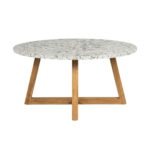 freepik__genera-una-imagen-hiperrealista-de-una-mesa-auxili__51429