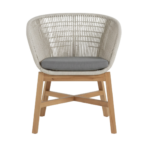 freepik__genera-una-imagen-hiperrealista-de-un-comedor-en-u__51435