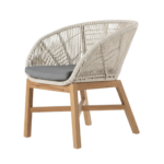 freepik__genera-una-imagen-hiperrealista-de-un-comedor-en-u__51435