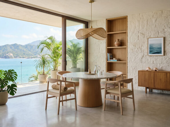 freepik__genera-una-imagen-hiperrealista-de-un-comedor-en-u__19046